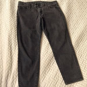 Super comfy black stretch skinny denim pants. Great for curvy petite figures.